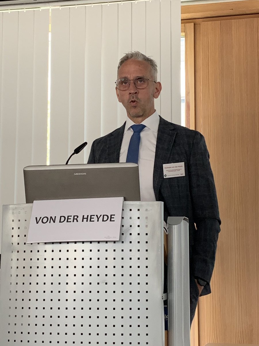 MirjamBauer's tweet image. #FKT2019 v.d. Heyde, Kath. Hospitalvereinigung Ostwestfalen/Bielefeld: „Prozessoptimierung vor #Prozessdigitalisierung: Ein Projektbeispiel“
Ziel: höherer Patientendurchlauf. 
Alle Disziplinen einbezogen, Hilfe von Verwaltung/Geschäftsführung, alle Mitarbeiter informiert. Läuft!