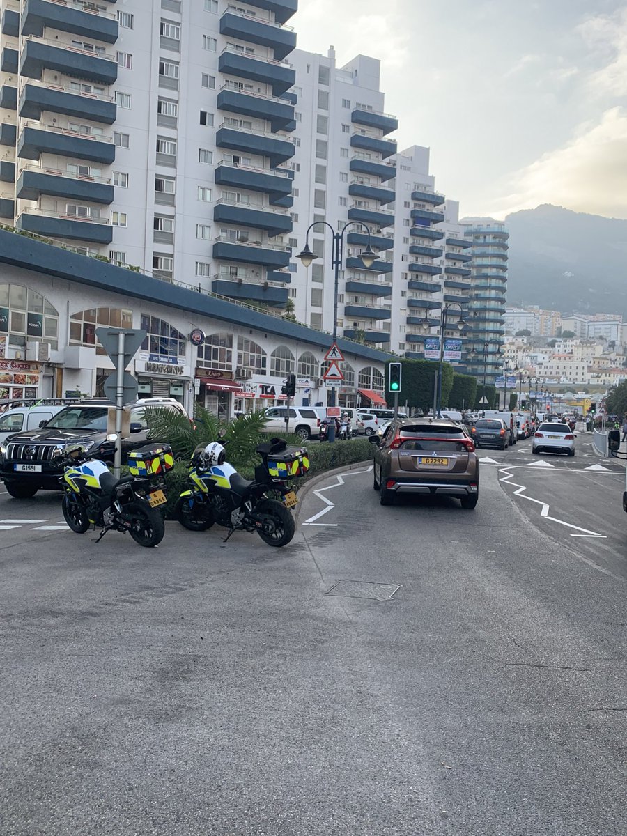 RGPolice's tweet photo. Westside and Bayside School’s in full swing #RGPTraffic officers had no issues with traffic. Drivers being considerate on the road and #drivingcarefully https://t.co/f2XsYK8jZy
