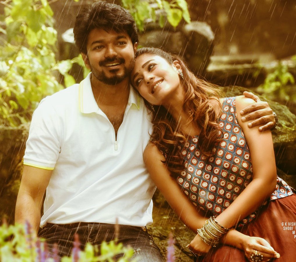 Arunvj4242's tweet photo. @Atlee_dir @arrahman @Ags_production @archanakalpathi @actorvijay Wowwwwwwwwww Thalaivaaaaaaaaa...Thalapathy Semma Cute..............@actorvijay @Atlee_dir @arrahman @archanakalpathi #Bigil3rdSingle.... https://t.co/RUWShOnIxO