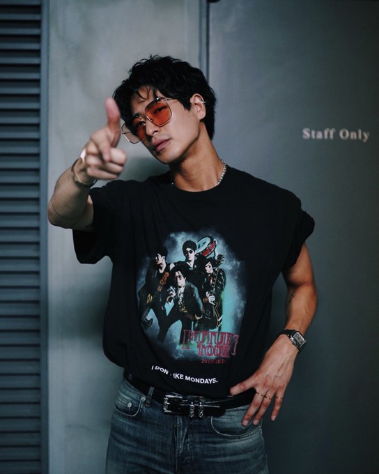 EEv-ACMVUAUa9R8?format=jpg&name=small