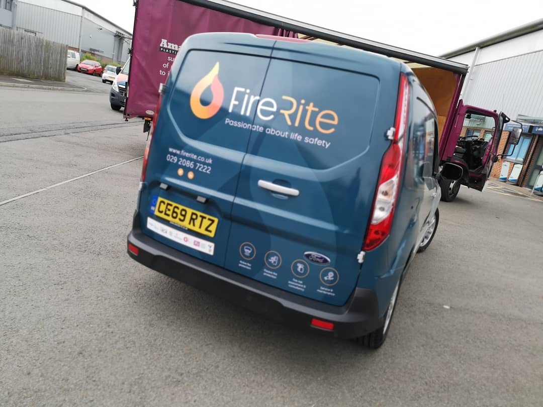 EliteSigns's tweet image. The @FireRiteUK #fleet is growing with this #69plate addition. Another silver #FordConnect with #printed #partialwrap #vehiclewrap.

@rolanddguk @metamarkuk @printmaxuk #Metamark