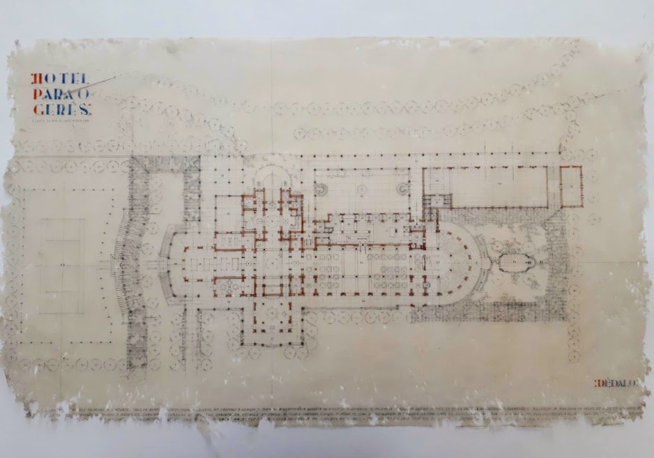 Amf_pt's tweet photo. Welcome to our lab! 
In the next few days we will be working on a collection of lovely architectural drawings. Tracing paper is always a challenge and an opportunity to learn!

#tracingpaper #paperconservation #bookandpaperconservation #todayinthelab #conservationlab #worklife https://t.co/7HrSW2tKB7