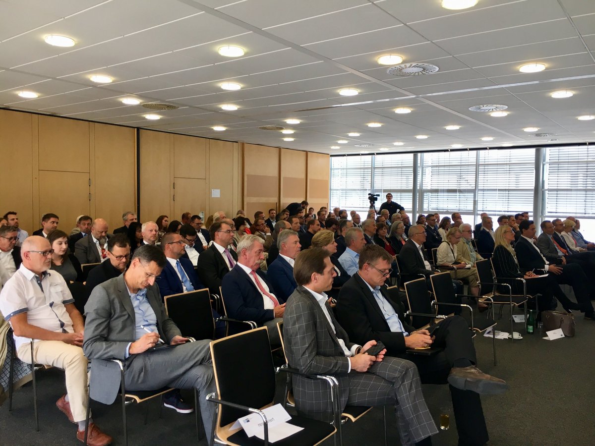 IHK Würzburg-Schweinfurt (@ihk_mainfranken) on Twitter photo Unter dem Motto „#Resilienz und #Verantwortung in der #Wirtschaft“ findet heute der #Mittelstandstag statt. Als Gastredner sprechen <a href="/estmx/">Eckard Minx</a> und @DrSchmidpeter. Unter dem Motto „#Resilienz und #Verantwortung in der #Wirtschaft“ findet heute der #Mittelstandstag statt. Als Gastredner sprechen <a href="/estmx/">Eckard Minx</a> und @DrSchmidpeter.