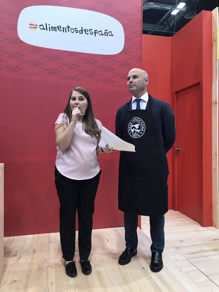rosadiez75's tweet photo. Le toca el turno a la raza merina #100x100nuestro @AsocMerino en el stand @mapagob en @MeatAttraction #merineando Chuletas exquisitas https://t.co/rdAyQuWHE7