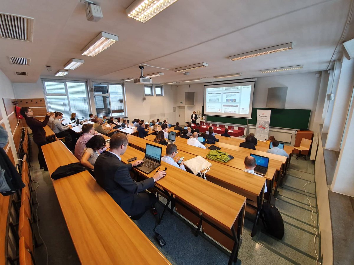 LESTLab's tweet image. Mr. Darko Kramar from #ELES 🇸🇮 #TSO is helding opening speech about the project #FUTUREFLOW 

&quot;Designing e-trading solutions for balancing markets&quot; 🔌💡👨‍🏫

The #energy provided by #consumers and #prosumers is relevant to the stability of the #electrical #network ⚡️💡🌞

#eem19