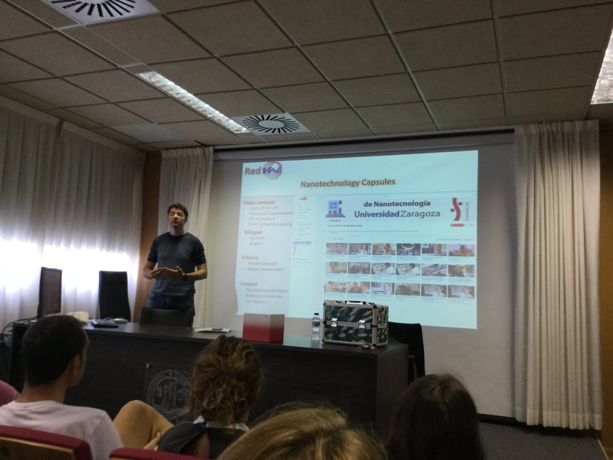 INA_Unizar's tweet photo. Los coordinadores de cada Recurso de Divulgación Científica, nos ha explicado su proyecto. Todo a disposición de los miembros del Instituto #RedINA https://t.co/Ts2iUcZzYo
