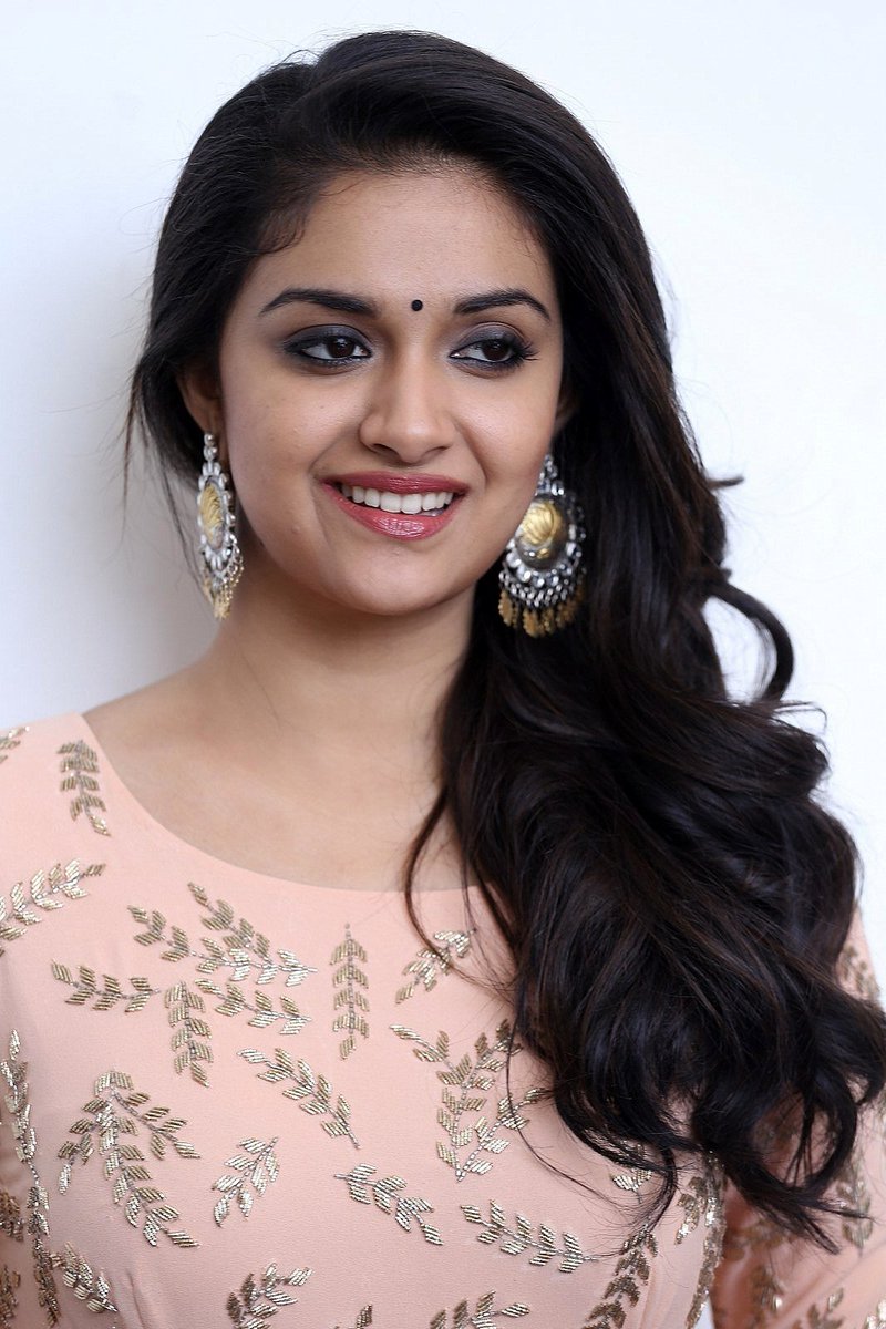 ViShAlPhYsIo1's tweet photo. கீர்த்தி இப்டியே இருந்துருக்கலாம்💓

Now 😐

#keerthy20 
#keerthybdayfestin50d 
#MissIndia https://t.co/qco0IGsfVH