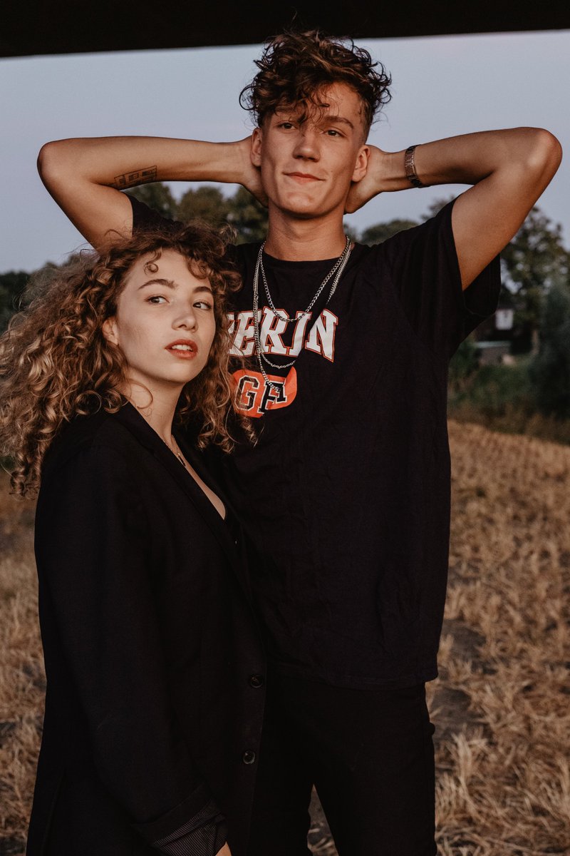 vriendvCL's tweet photo. Micah &amp; Julia: Wereldpop in de Cactus. Deze jonge talentvolle musici zijn geïnspireerd door vele invloeden uit de popmuziek. Op uitnodiging van VvCL spelen zij mét band op zondag 29 september @deCactus.
https://t.co/YiayEQPJV6 #MicahJuliaOfficial #VvCL https://t.co/zi8qZXF3YO