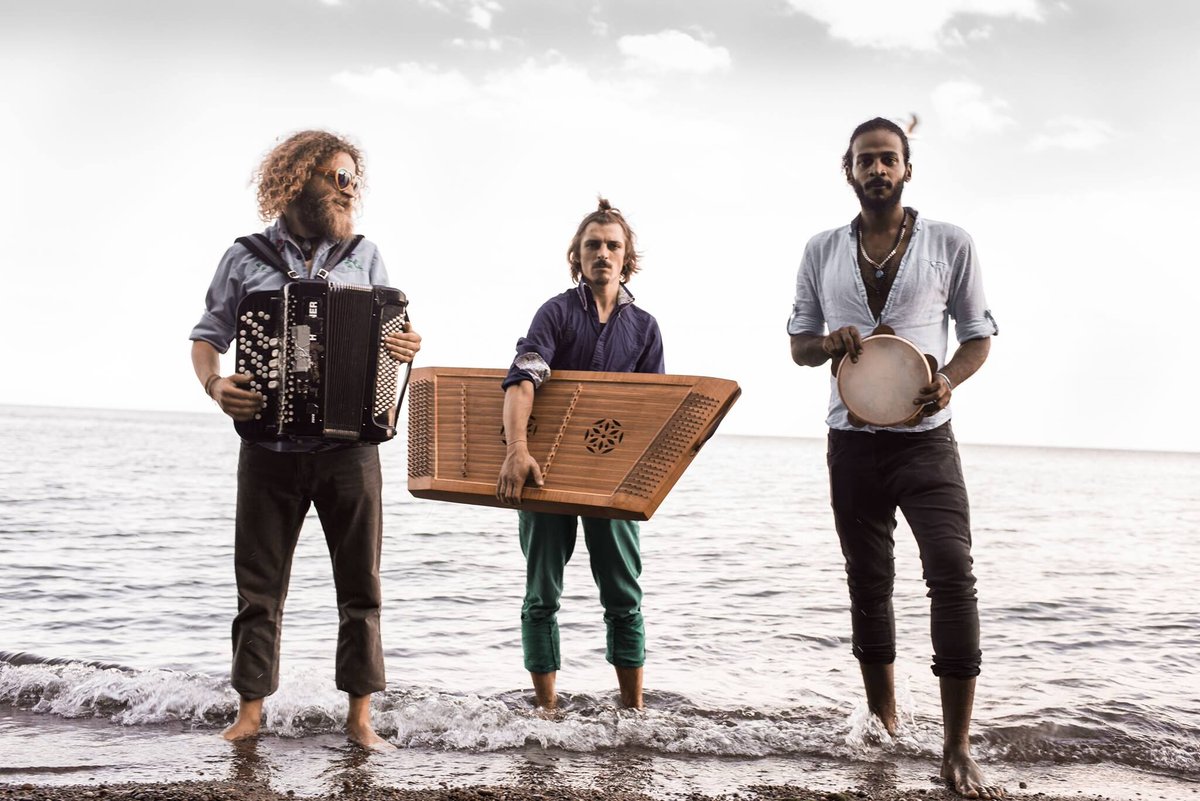 FEFToronto's tweet photo. Le groupe Moskitto BAR viendra à la Distillery à #Toronto pour un #concert gratuit le 21 sept. Venez les écouter et découvrir de nombreux autres artistes du monde entier au #festival de la Francophonie en Fête !
Plus d’info ici :https://t.co/iK1F7divnq
#FEF2019 #francophonie https://t.co/uKoq0820hZ