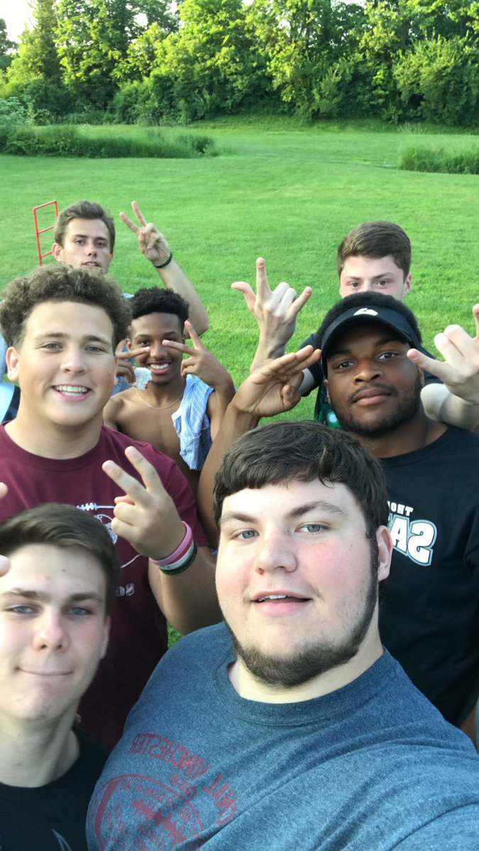 eli_schmidt74's tweet photo. Happy birthday Chris! Hope you have a good day love you bro 🎈🎉 https://t.co/vV6RWvGXwv