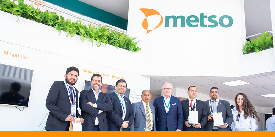 MetsoOfficial's tweet photo. Our CEO @pekkavau had a meeting with local authorities in #Arequipa and was recognized for #Metso's commitment and investment in the city and for generating important job positions in the region. Come and visit our booths at #Perumin2019! #MetsoLife https://t.co/OoaNXvkw5c
