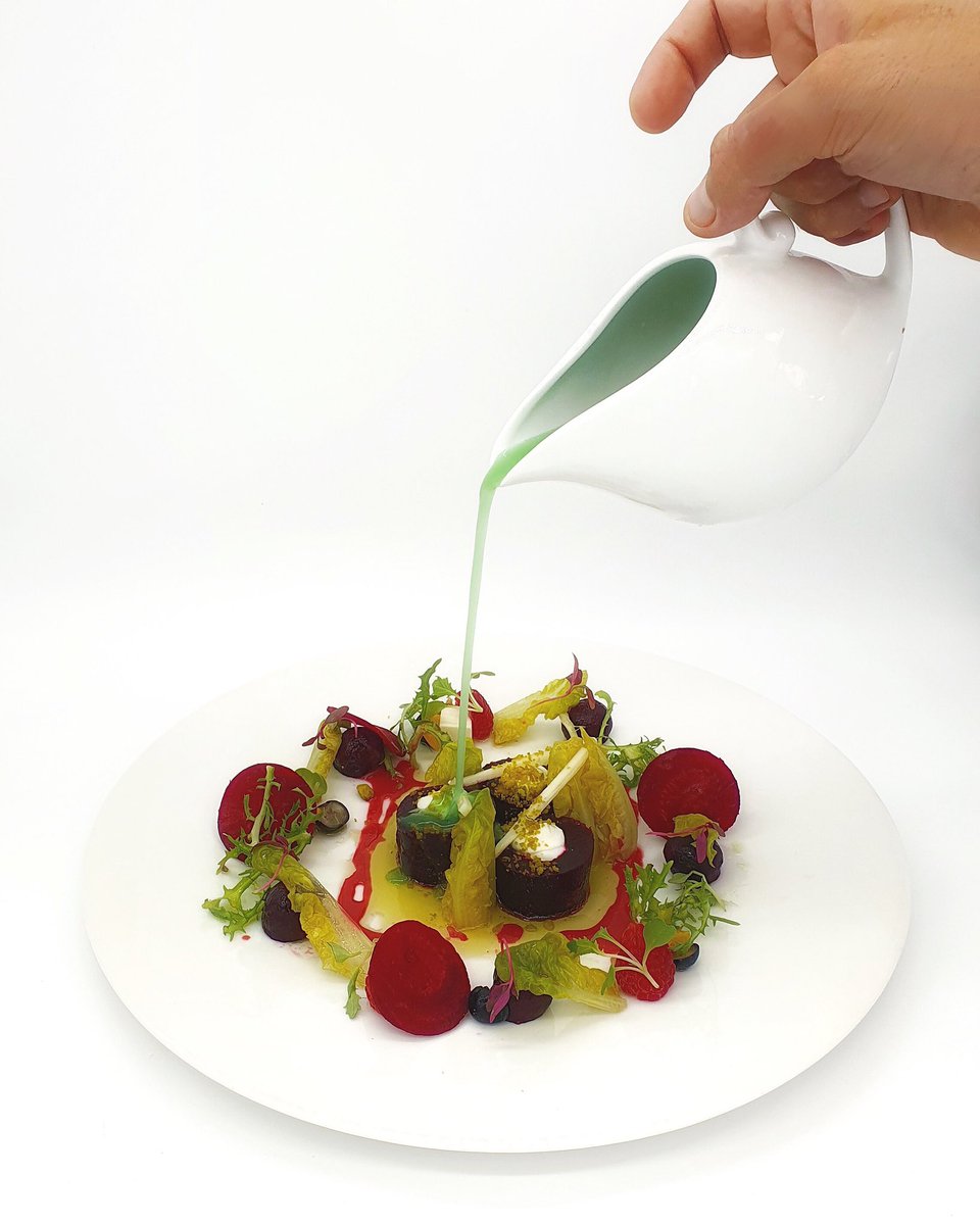 Amanida de cabdells amb botarga, remolatxa i liquat de lletuga

#elsbrancs19 #hotelvistabella #aRoses #inCostaBrava #gastropost #altempordà #foodphotography #gastronomia