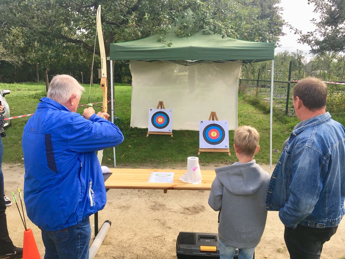 OutdoorPointNL's tweet photo. Wat een #FEEST! 🎉 59ste @corsofrederiks 2019 #Handboogschieten #Blaaspijpschieten en ons nieuwe #FatMax #E-step #Parcours waren een groot succes! Oud Corso voorzitter @scjronaldvisser en de nieuwe voorzitter Joost Ottink kwamen het parcours ook even testen 😎 https://t.co/6evZzdTYiH