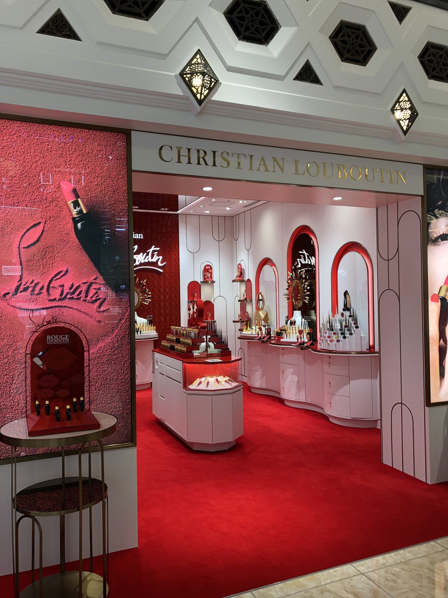 進藤やす子 𝕚𝕝𝕝𝕦𝕤𝕥𝕣𝕒𝕥𝕖𝕣 Auf Twitter 大丸心斎橋店 内覧会続き ルブタンは靴も化粧品も内装が激かわ というかどの店舗もディスプレイがすこぶる可愛い 買い物が楽しくなる百貨店 というイメージを抱きました 大丸 大丸心斎橋店 クリスチャン