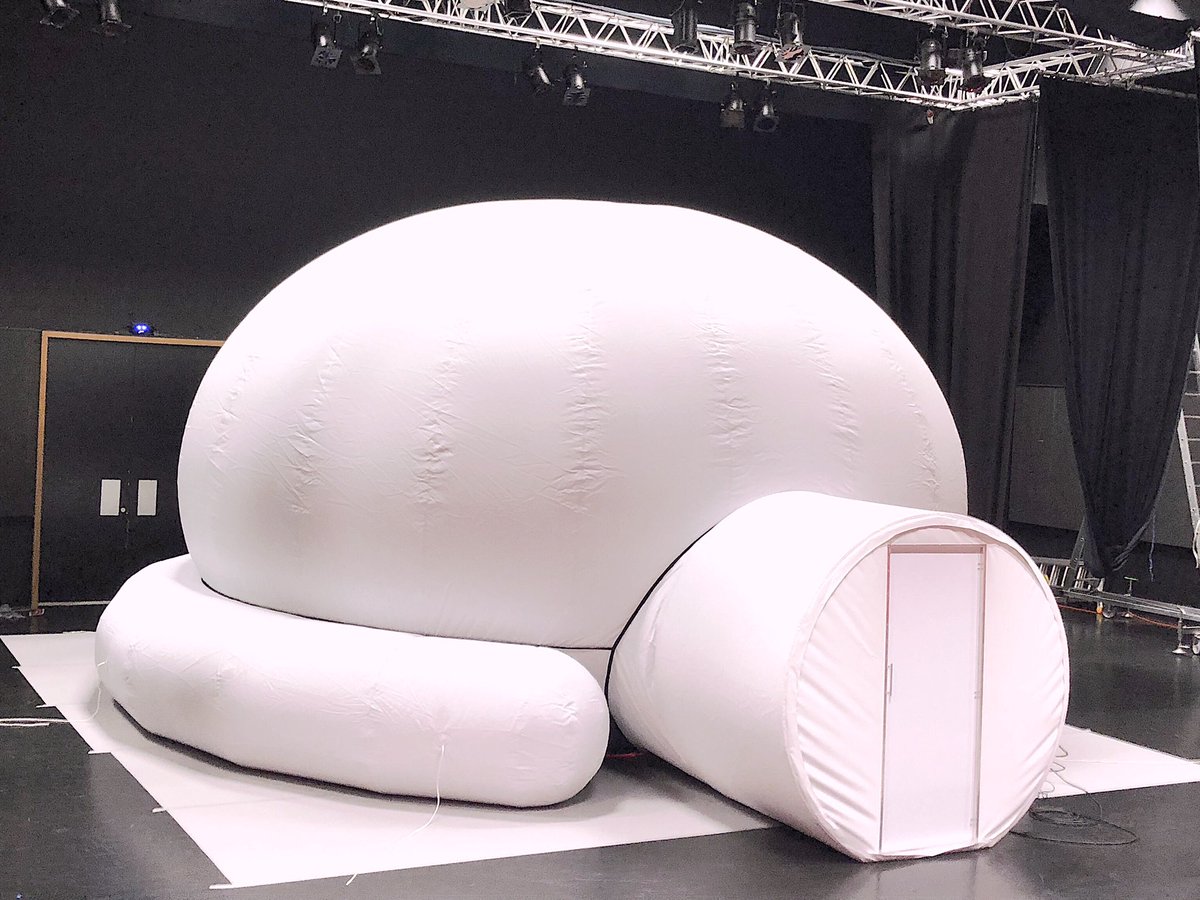 Gonfle_R's tweet photo. Notre Planetarium gonflable peut etre utilisé en astronomie mais pas seulement, dans ce cas il servira de salle de spectacle itinérante pour une troupe du pays basque.
#gonflable #planetarium #danse #paysbasque #bulle #tentegonflable #projection #compagniedanse https://t.co/AgdTzO06z4