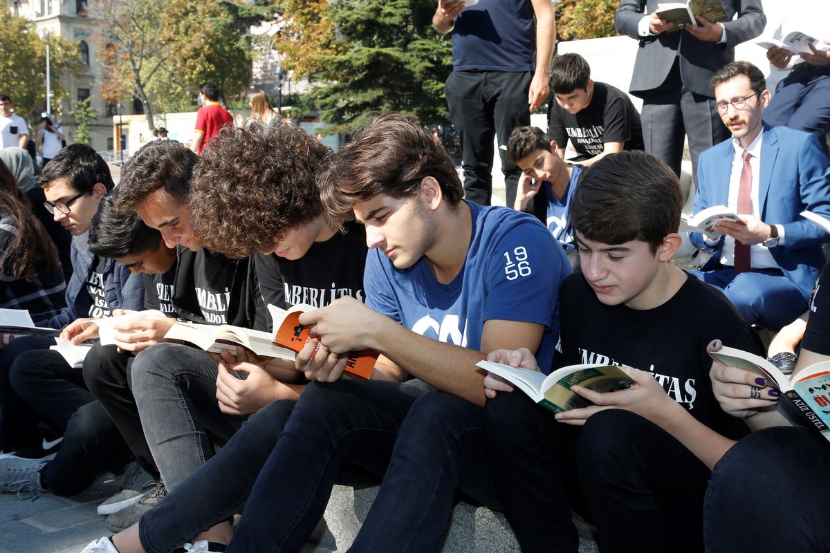 "Gel hadi, ne yapıyorsun?” “Kitap okuyoruz!”
<a href="/tcmeb/">Millî Eğitim Bakanlığı</a>
<a href="/memleventyazici/">Levent Yazıcı</a>
#istanbuluokuyorum