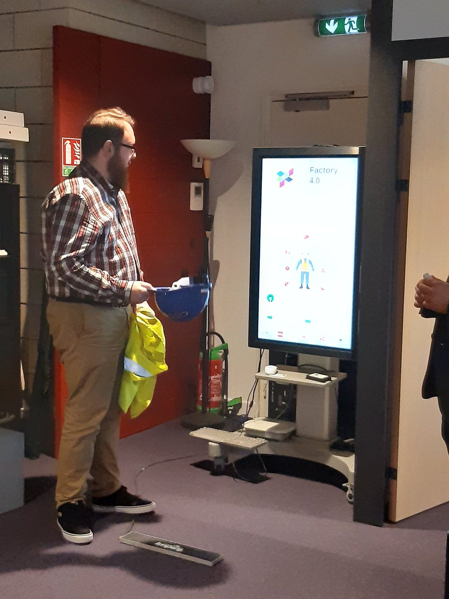IOTcluster's tweet photo. Matinée Demonstrateur Robotique Collaborative projet #Factory4.0 @interreg_gotoS3 #Industry40 #iA #MachineLearning #DeepLearning @IOTcluster autres démos #safety worker #sécurité #sureté - Mallette pédagogique... https://t.co/asLju7Ppf8