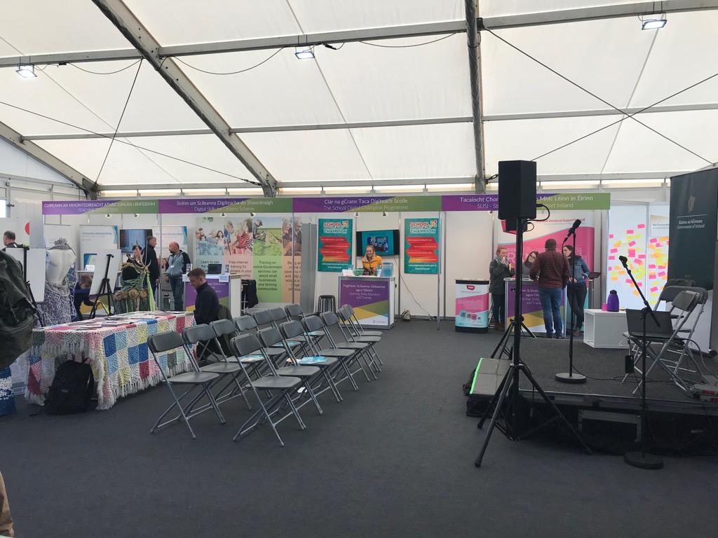 colaisteanatha's tweet photo. Interested in a career in Agriculture? π€ Further education & training courses include QQI level certificate in Ag & level 6 Advanced Certificate in Ag. Call in and talk to Michael. - block 4, row 20, stand 432. Drop by for more info! @SOLASFET #GovVillage #Ploughing19 #greencert https://t.co/4L7Q0AqQyw
