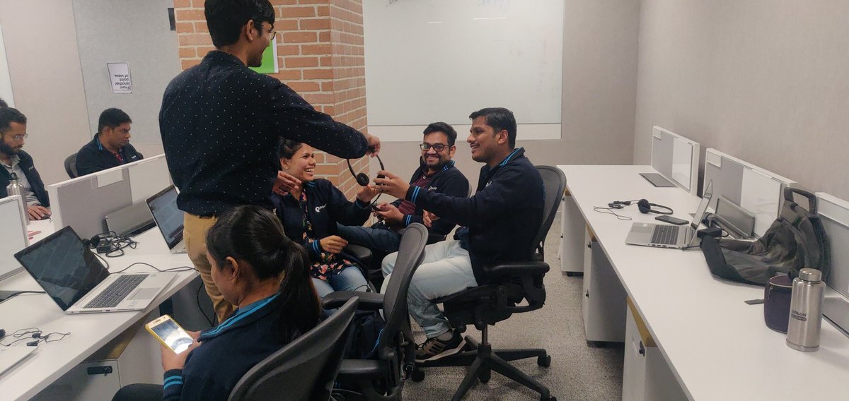 rachit_300's tweet image. Digitals nomads are just getting crzzzy... #pfgcodejam