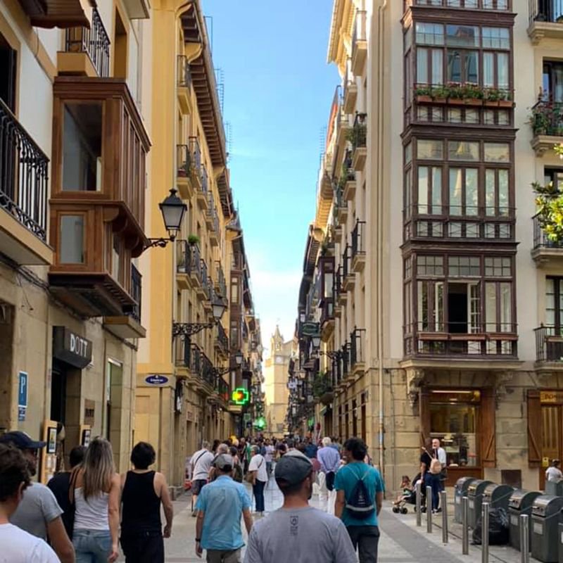 Si quieres estar cerca del auténtico espíritu donostiarra, lo tienes muy fácil
Puedes hacer tu reserva desde la nuestra web desde aquí: buff.ly/2LzcwaQ
Hay placeres que algunos saben disfrutar. #pension #basquecountry #loves_donostia #travelerin #visitbasquecountry