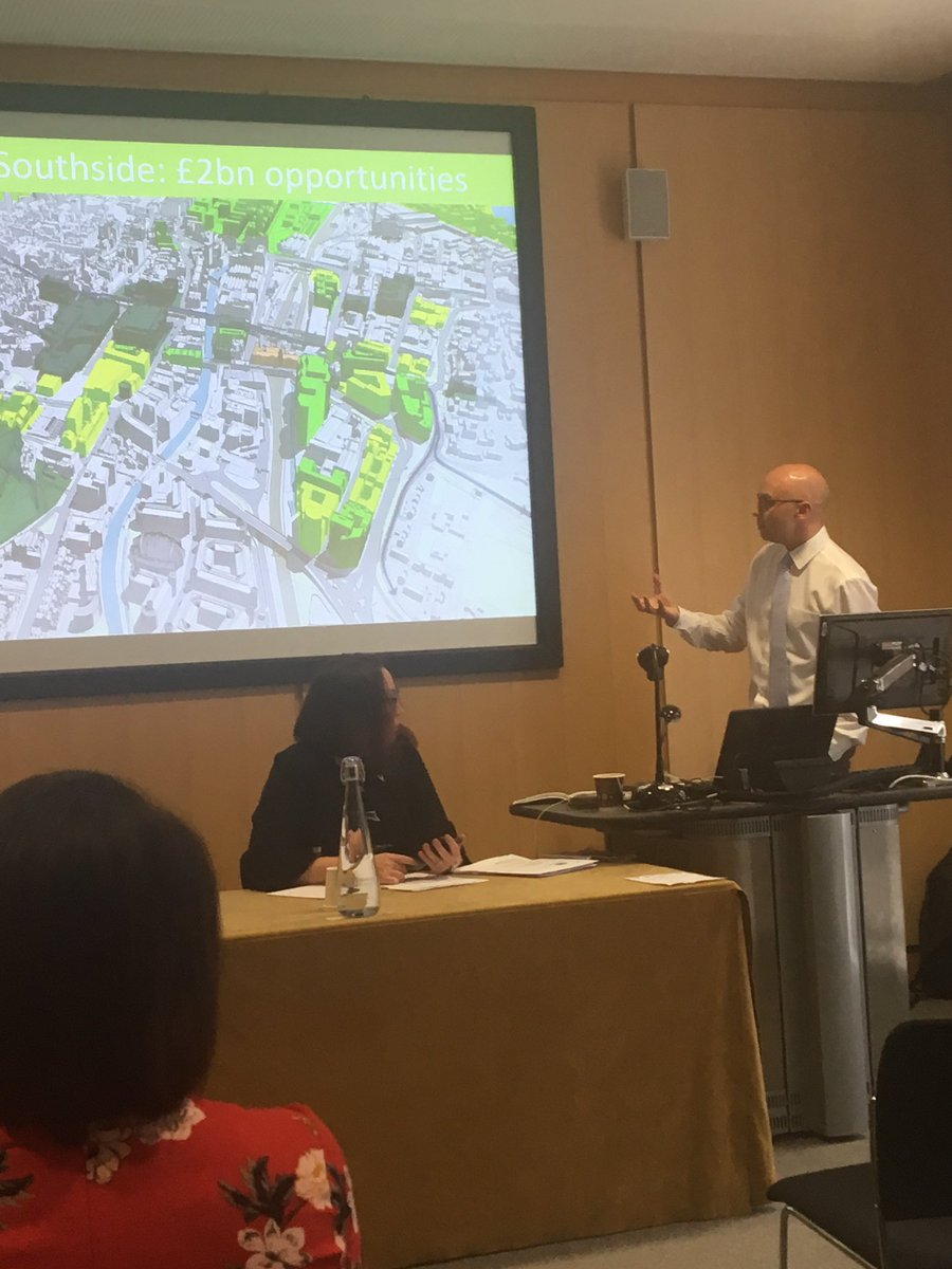 @cllrsamwebster illustrating how #mapping can quickly convey key information at #FHSS19. Visit our stand to find out how #maps could support your funding bids or promote your #Highstreets. @FutureHighSt @PindarCreative 
#footfall #BIDs #TownCentres