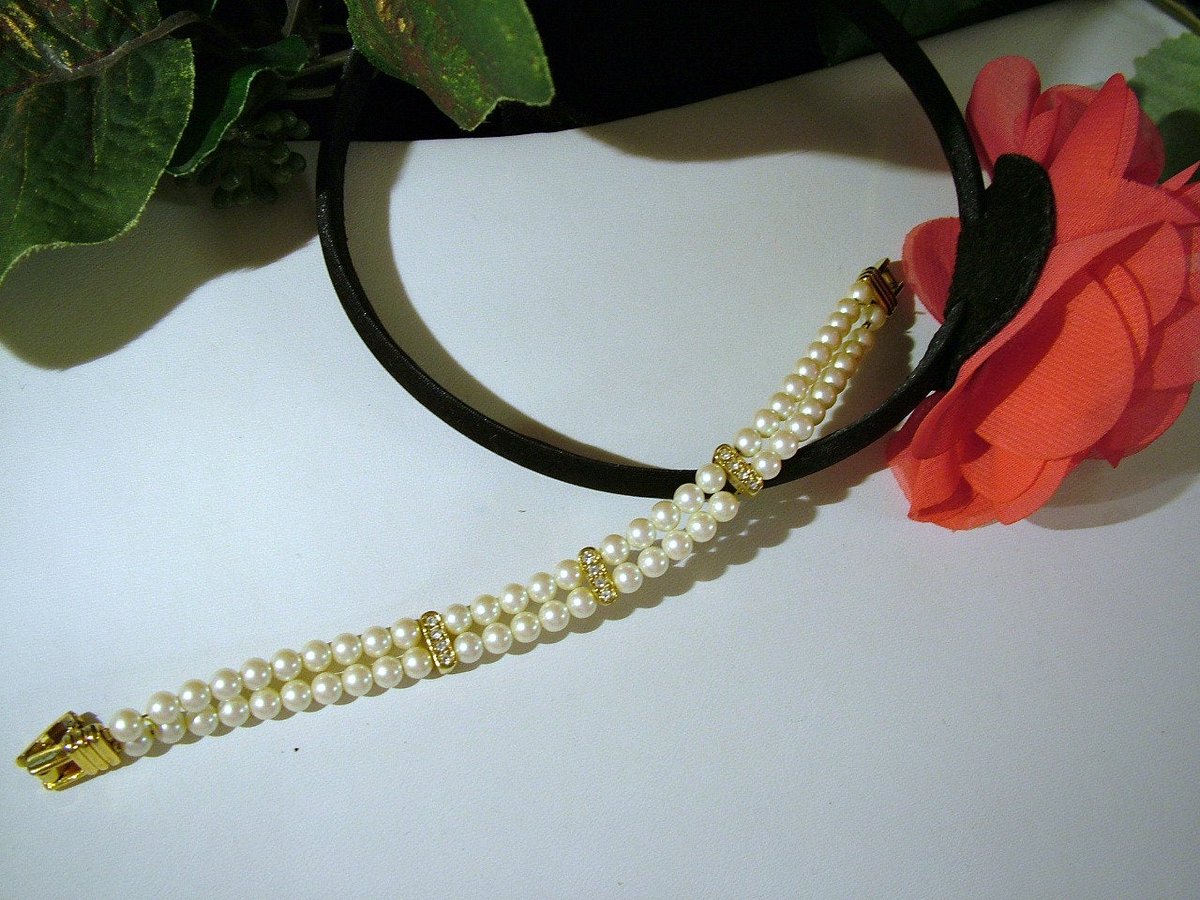 crutcher_sarah's tweet photo. Vintage 1960's Monet Faux Pearl Multi Row Rhinestone Bracelet https://t.co/yMoHhbqoFd #Etsy #SARAHSVINTAGEBAUBLES #MultiRow https://t.co/Apm34mihd3