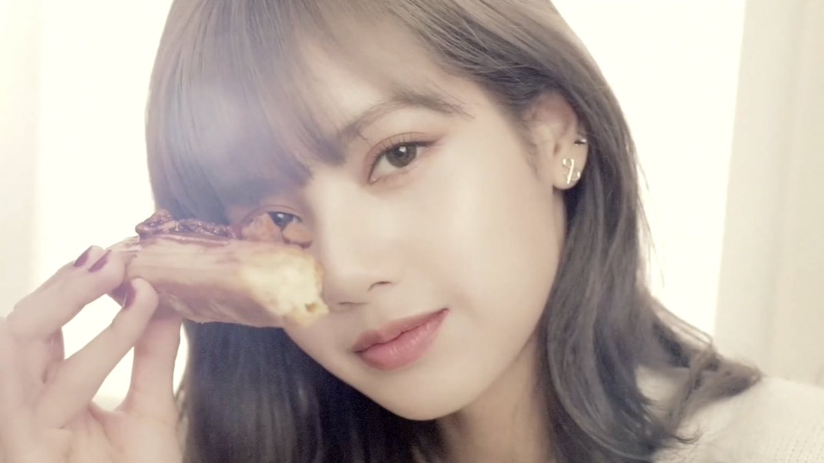 _fluffylisa's tweet image. she’s so beautiful ㅠㅠㅠㅠ