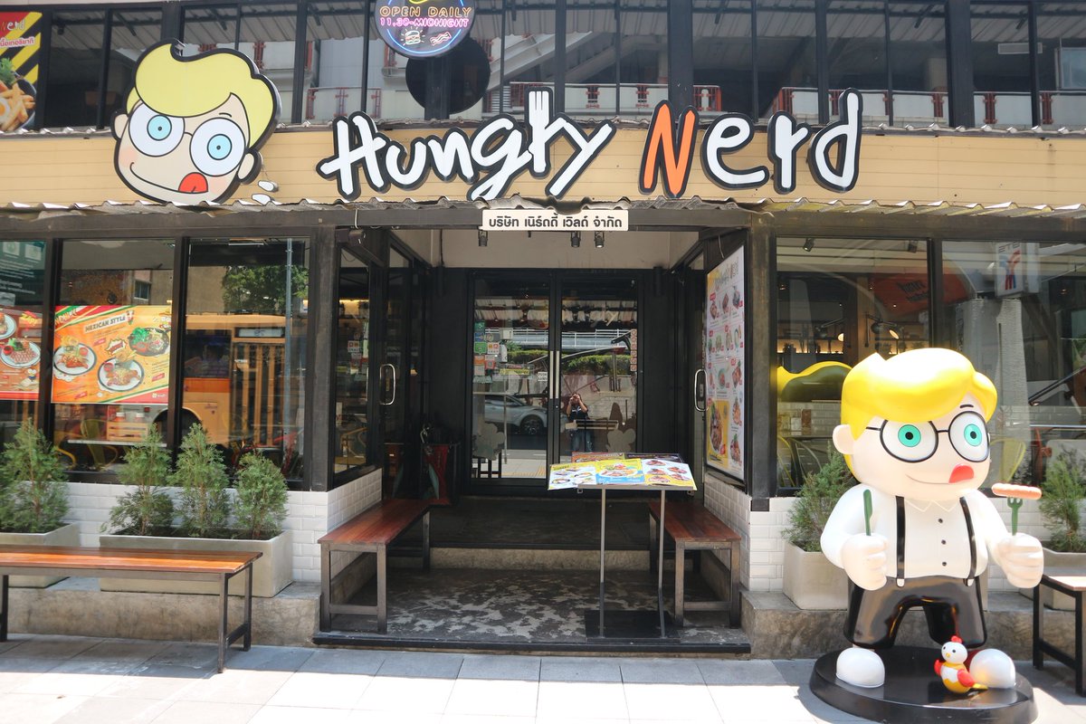 JeerasBlog's tweet photo. สเต็กแบบจัดเต็มที่ร้าน #HungryNerd ตรง BTS ราชเทวี ในร้านมีแต่คนจีน ยิ่งช่วงเที่ยง ร้านเต็มแบบคนนั่งรอเลยทีเดียว กินง่ายราคาไม่แรง อร่อยมากๆ คือผักโขมอบชีส 

⏰ 11.30 - midnight (everyday)
📍 coco walk (Bts ราชเทวี Exit 2)

#JeerasBlog #JeerasReview #อร่อยบอกต่อ https://t.co/EnVlizcilJ