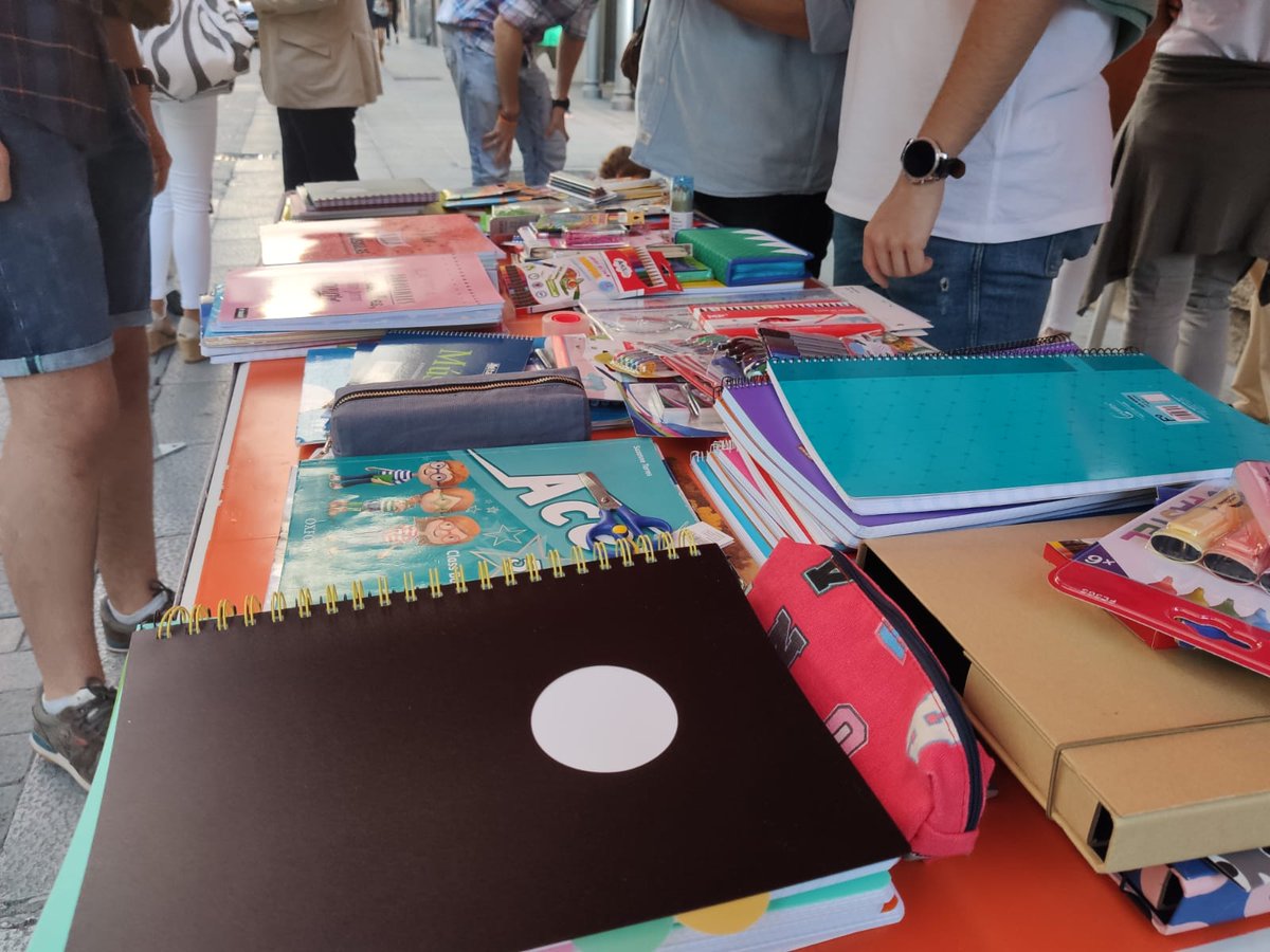 JcsCyL's tweet photo. 📸 Fotos de la recogida de #MaterialEscolarJcs este martes con los Jóvenes de @CsValladolid.📚🎒✏️
GRACIAS a todos los vallisoletanos que se han acercado para aportar y ayudar a aquellas familias que más lo necesitan.
⏩ #Solidaridad @jovenescs 🍊💪 https://t.co/6kClgC1JfJ