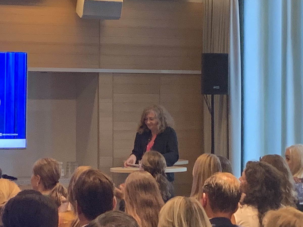 Tydlig uppmaning från miljö- och klimatminister Eva Svedling till bygg- och fastighetsbranschen: Ställ högre krav på politiken! #businessarena #skanska