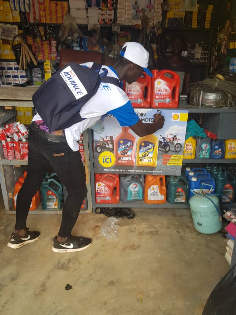 LKA_SERVICES's tweet photo. les huiles de moto #SHELL_ADVANCE à Abengourou
LKA SERVICES depuis ce lundi a l'intérieur de la Côte d'Ivoire pour l'opération d'#affichage, d'incitation à l'achat et de #recrutement de marchands
#LKAServices #Proche_de_la_cible
#marketing_Opérationnel
#Agence_Conseil https://t.co/E5YMeIGHrm