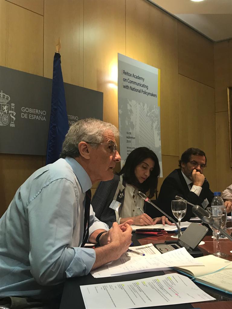 PNSDgob's tweet photo. 👉¿Qué es la #redReitox?
#Reitox es la red europea de responsable de la colección y el intercambio de información sobre #drogas y #Toxicomanías
Hoy en la sede del @sanidadgob la Delegada de @PNSDgob @AzucenaMartiP dirige el evento con los puntos focales (#NFP) y los políticos👇 https://t.co/xtUcBc0wMZ