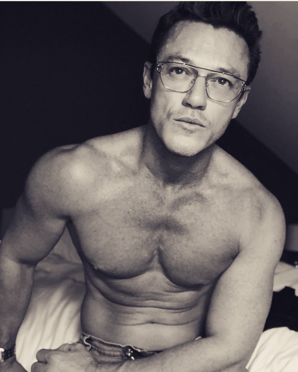 randomfangirllx's tweet photo. 😍🔥 #lukeevans https://t.co/D1qn4gLWsE