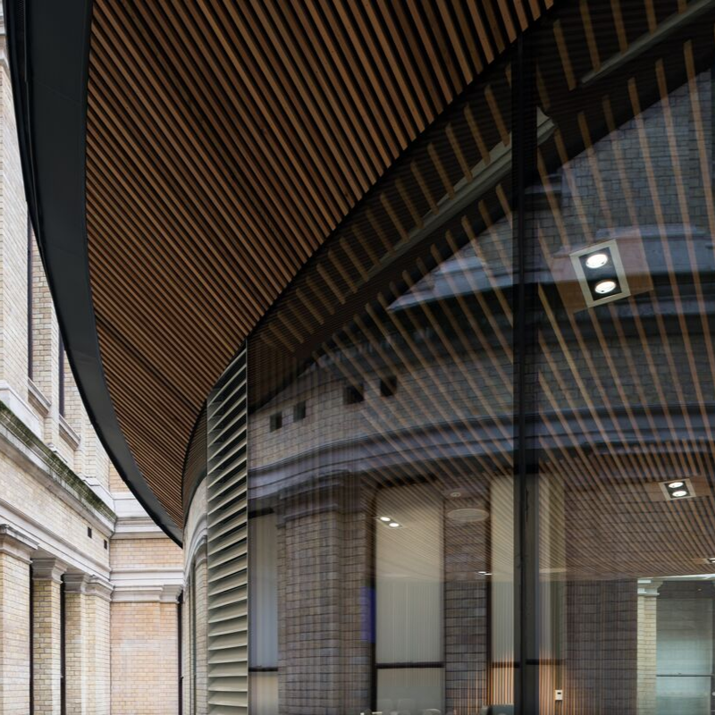 IQ Projects, specialists in #curvedglazing, designed and installed #curvedglasswalls to the new Mayhew Theatre (a learning facility for the Foreign and Commonwealth Office)  >  ow.ly/tzUA50wemPs
  Credit: Gordon Burniston studio@burniston.com