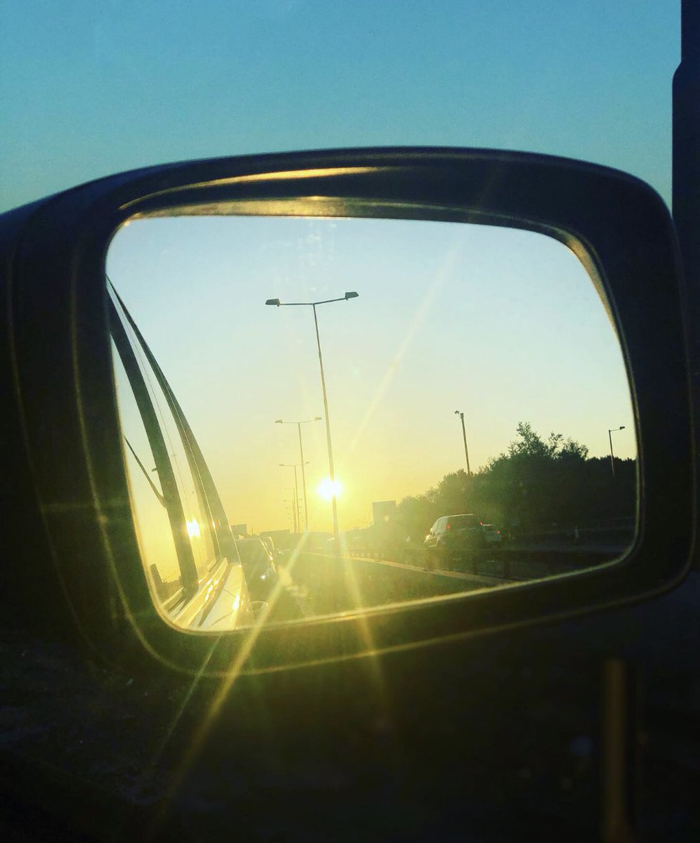 A glimpse of the setting #sun ☀️ #London always so warm, comforting and #beautiful