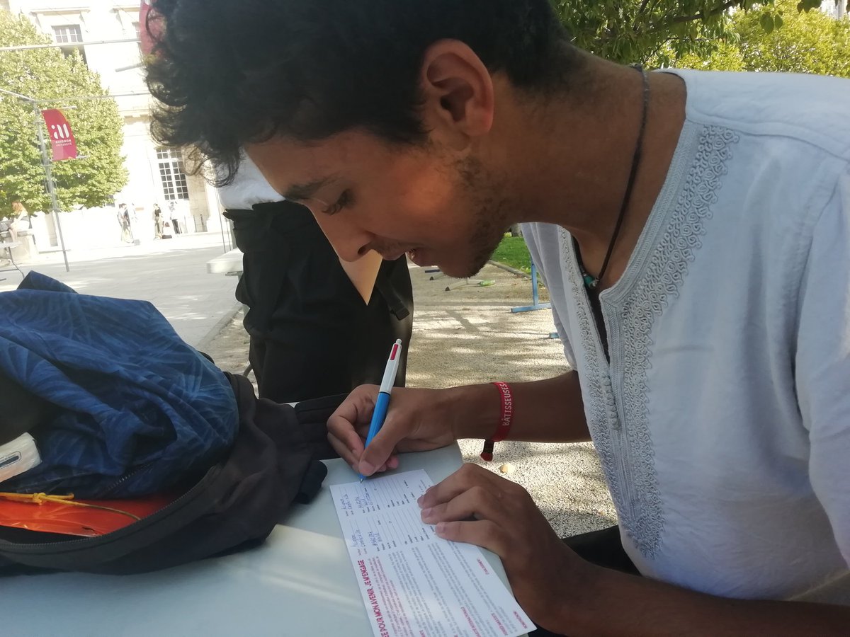 Présent.e.s sur le campus Hannah Arendt pour présenter aux étudiant.e.s l'UEC et nos axes de batailles pour un enseignement supérieur accessible à tous et toutes
#EtudiantEsPourChangerLAvenir pic.x.com/7VORfZPjoG