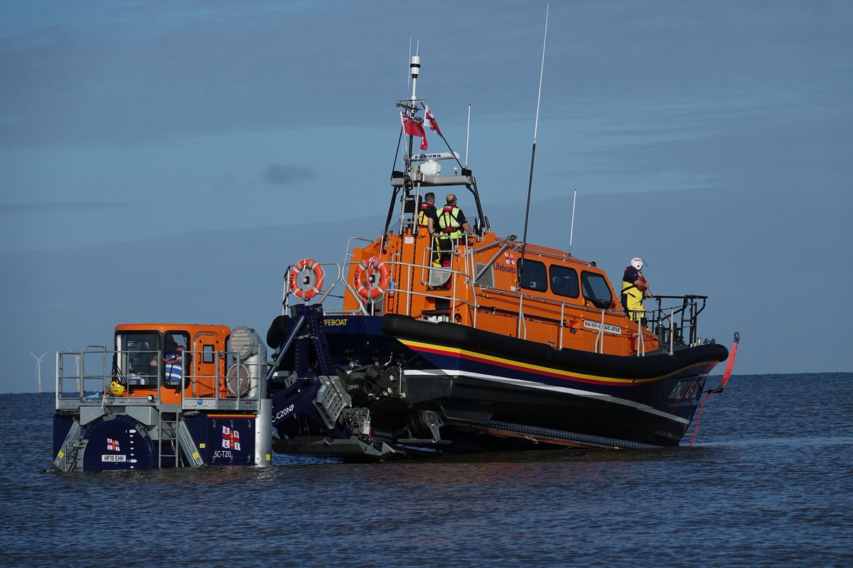 LifeboatInFocus's tweet photo. Nice day for a bit of #rnli #rnlshannon #slars training at #rhyl with @Atlantic75 and the team from @rhyllifeboat #Trainonesavemany @Danzie78 https://t.co/D7aUezo8oi