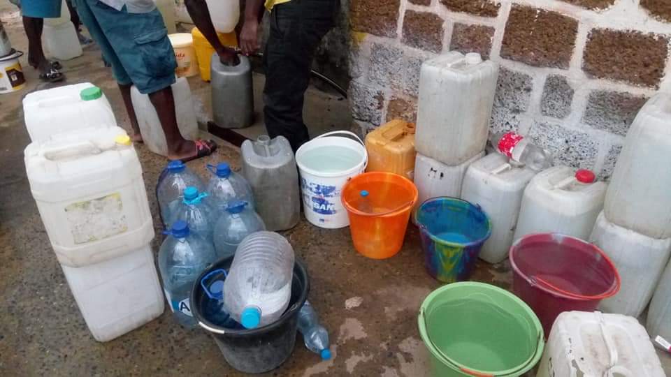 #Gabon Près de 110 milliards de F CFA d’intérêts sur la #Dette réglés au 2ème trimestre 2019, à quoi sert ces nombreux emprunts lorsque dans la capitale et à l'intérieur du pays, les populations n'ont ni eau, ni routes, ni hôpitaux,ni écoles

<a href="/Survie/">Survie</a> 
<a href="/dw_francais/">DW Afrique</a> 
<a href="/fabricearfi/">Fabrice Arfi</a>
