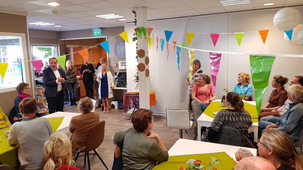 FatGuven's tweet photo. Ontmoetingscentrum voor mensen met (beginnende) geheugenproblematiek en/of hun mantelzorgers, @evenmensIZ geopend door @BeensRijssen https://t.co/bPW0wqYFnY