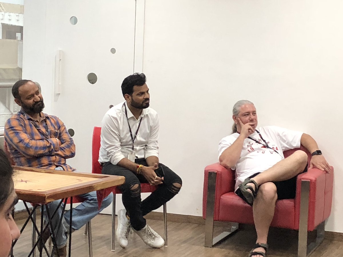 bbdsoftware's tweet photo. In preparation for the #hackethon tomorrow, 2 of our grads, Aimee & Phatho, are giving an overview on best practices for game design! 💪🏼#BBDgrads2India #BBDteam #BBDindia #KnowledgeSharing https://t.co/jlFsNDqiuC