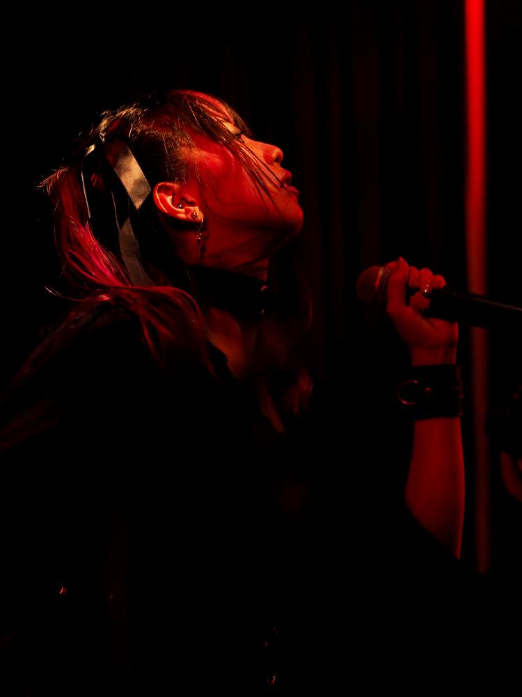 Thank you @KUNOGI_chan for all the happy moments and memories you gave us as a member of NECRONOMIDOL. I was lucky to be able to see you perform live in Finland. You were shining!

I wish you all the best for your future endeavours! 

迷わず進んでくれ。