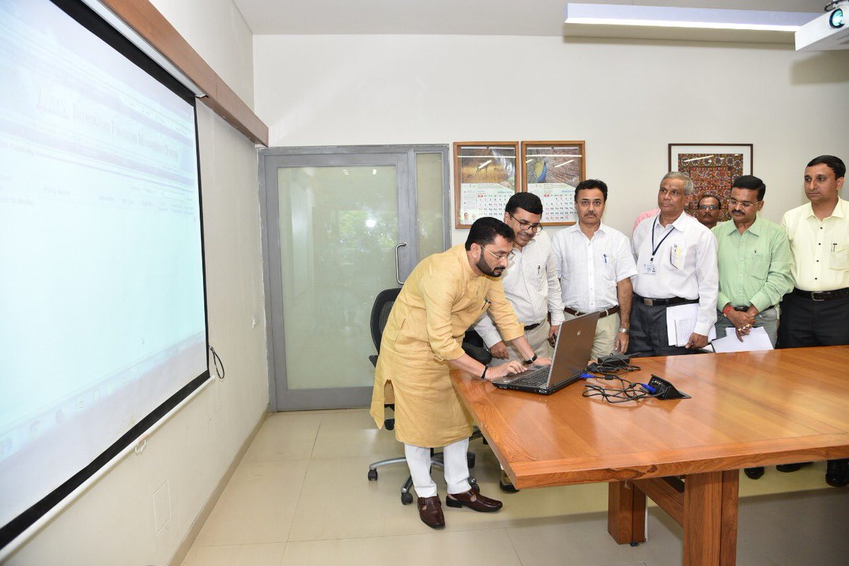 IshwarParmarMLA's tweet photo. સામાજિક ન્યાય અને અધિકારીતા વિભાગના નિયામકશ્રી, અનુસૂચિત જાતિ કલ્યાણની કચેરી દ્વારા અમદાવાદ જિલ્લાના અનુસૂચિત જાતિના ધોરણ 1 થી 12, સ્નાતક તથા અનુસ્નાતક કક્ષાના 3૮૬૩ વિદ્યાર્થીઓને આજરોજ ₹ ૮૪ લાખ ૧૩ હજારની શિષ્યવૃત્તિ DBT થી E-Payment મારફતે આપવામાં આવી. https://t.co/FTdv7fH3S8