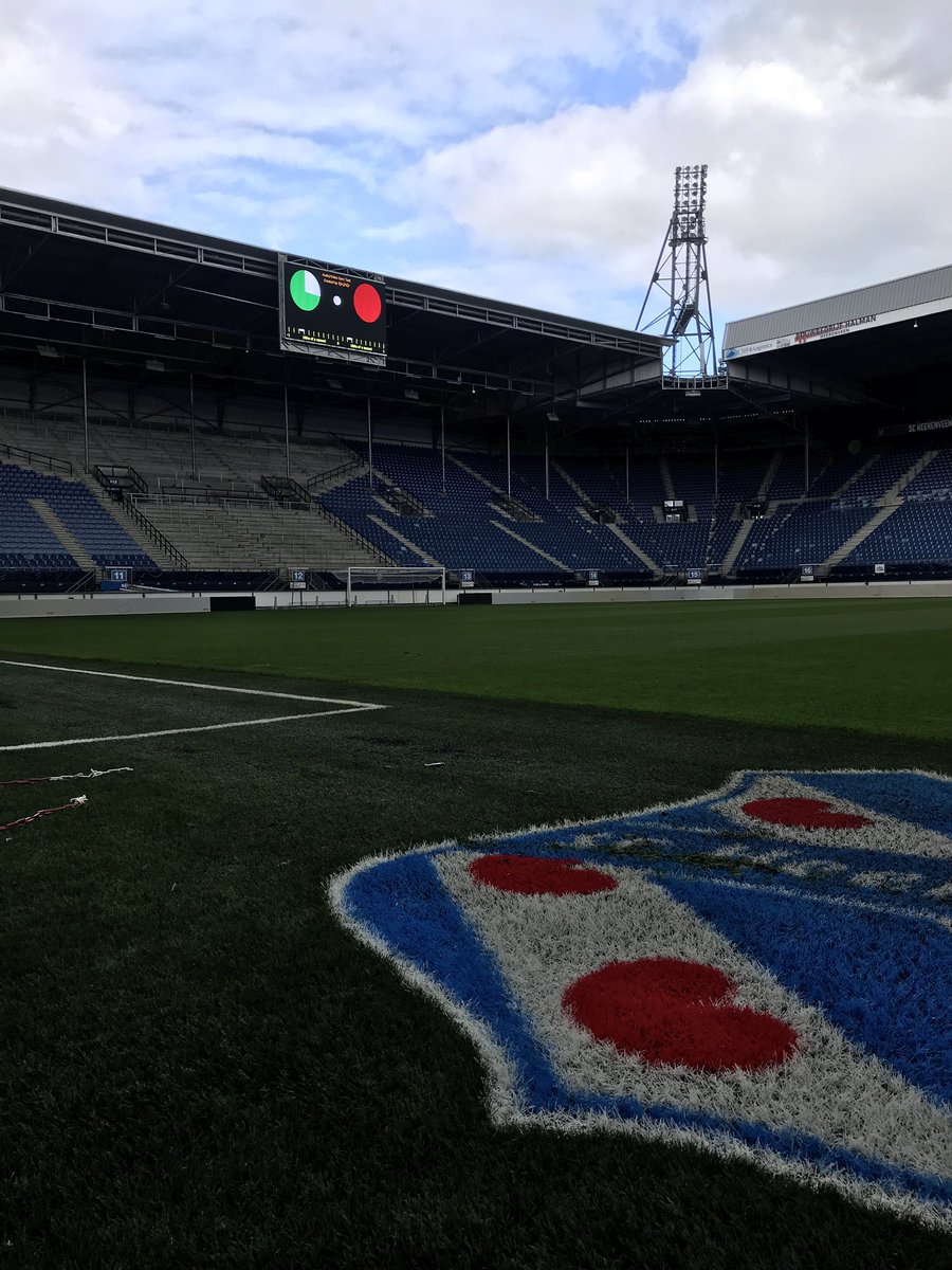 FetzeF's tweet photo. Het scherm zuid is ook geplaatst nu net als noord nog aansluiten @hans_faber ! Goed werk @VanWijnenGroep #team vastgoedbeheer Noord https://t.co/woizliW4PB