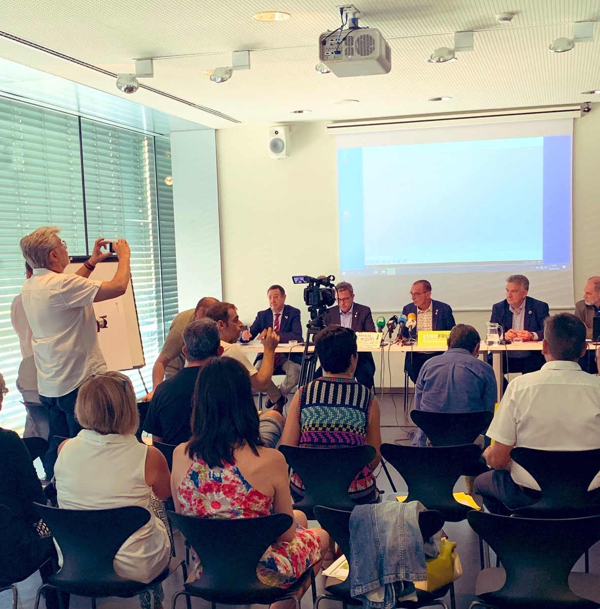 lallotjalleida's tweet photo. Presentació al mitjans de la 65aFira Agrària de referència de tot el territori #FiraSantMiquel del 26 al 29 de setembre de 2019 a @FiradeLleida1
#promociodelaciutat #socdelleida
@paerialleida @MiquelPueyo @OroOriol @cambralleida @DiputacioLleida https://t.co/wziAxqmHL0