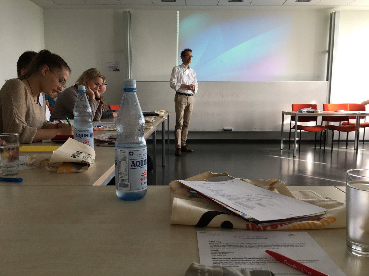 _BOB3_'s tweet image. #CodingConvention auf der #INFOS2019 in Dortmund: #zentraleCurriculareInhalte beim Einstieg ins Coding - #nonCodingAspekte in der Informatik - #Vernetzung der Initiativen ↔️ schöner Austausch @_BWINF danke für die Einladung!!
