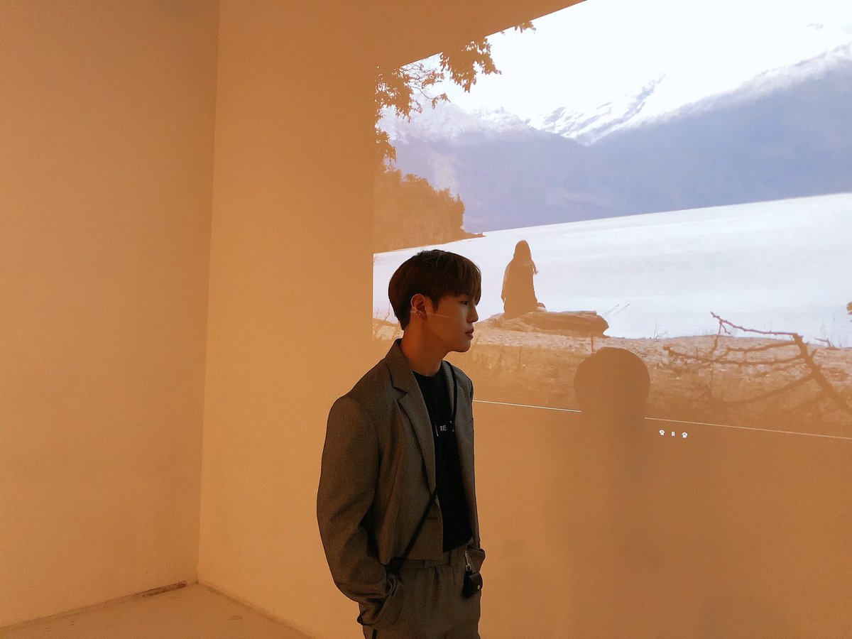 official_ACE7's tweet photo. [#ACE_PHOTO]
이번 정차역은 
에이스 열차의 종착역입니다.

열차를 타고 계신 초이스 여러분들께서는 
이번역에서 모두 하차해 주시기 바랍니다.

#김비트의_밀착취재
#내일도_정상_운행
#😊😊

#ACE #에이스 
#DONGHUN #동훈 #밀착취재 https://t.co/p4yL2W3MOm