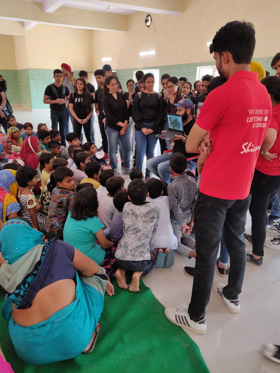 Enactus_sggscc's tweet photo. Recently, the team held a #FieldVisit to #Kukrola to get the new members acquainted with the #TargetCommunity of #ProjectKashti and to #sensitize the masses through skits and activities.
#WeRiseByLiftingOthers #WeAllWin https://t.co/8uddUUgYJh