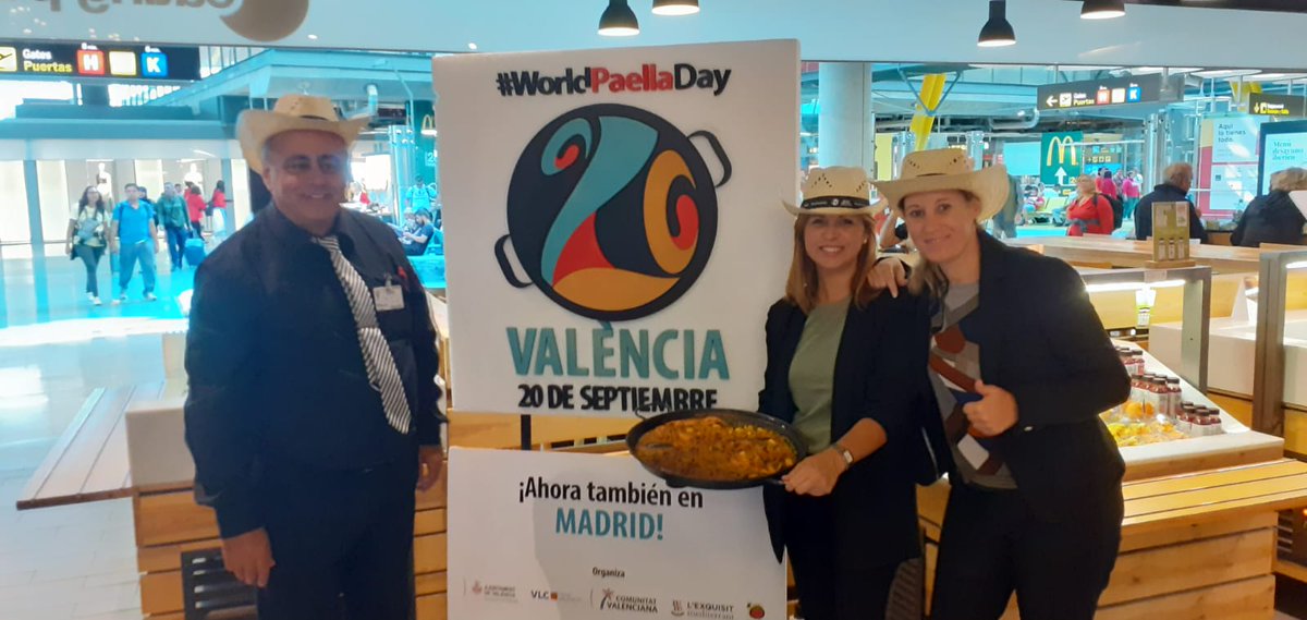 SmartTravelers_'s tweet photo. 🥘¡Comer #paella en #EatingPoint T4 del #aeropuerto #Madrid-#Barajas tiene muchos premios! 🎁 Además, hay en juego unos cursos de cocina para que aprendas a hacer la mejor paella, ¿Te animas? ¡Ven y consigue tu #rasca! 🎉 #WorldPaellaDay https://t.co/OMhbzq1LeR