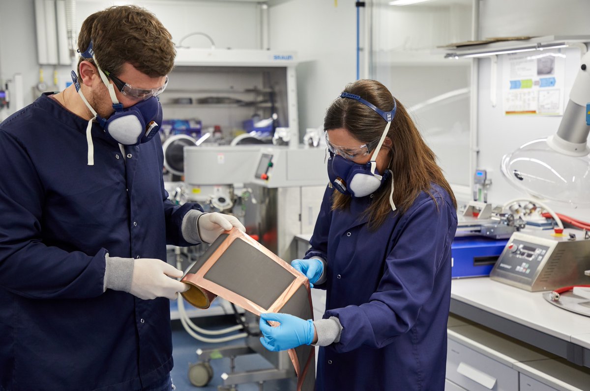 Laser4Surf's tweet photo. Approaching the #battery of tomorrow with help from a #laser: https://t.co/HlRRJa97IT
#futurebattery #ecofriendly #effective https://t.co/OyLYBK3NQj