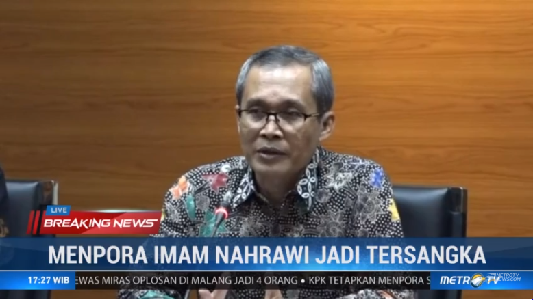 Metro_TV's tweet photo. KPK Tetapkan Imam Nahrawi sebagai Tersangka. Sebelumnya, ia telah ditelisik oleh KPK dalam daftar penerima fee suap dana hibah Kemenpora kepada KONI.
Saksikan breaking news terkait hal tersebut: https://t.co/cf1RtPiRsx https://t.co/9yEKeXVCvR